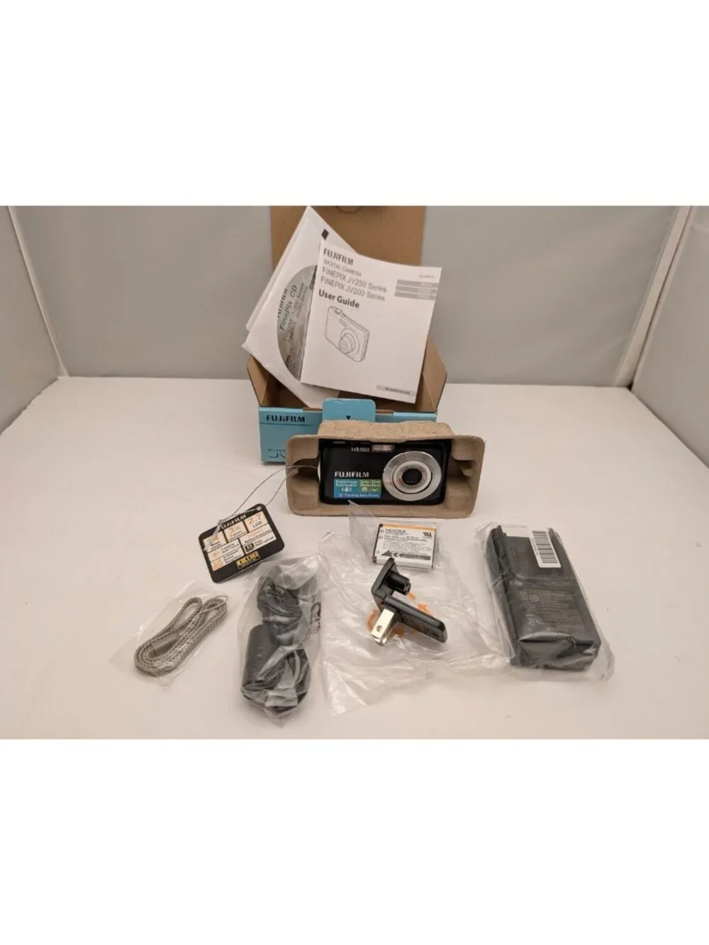 FUJIFILM Finepix JV200 14MP Digital Camera w/ Case | Black | FX-JV200B-US | USED